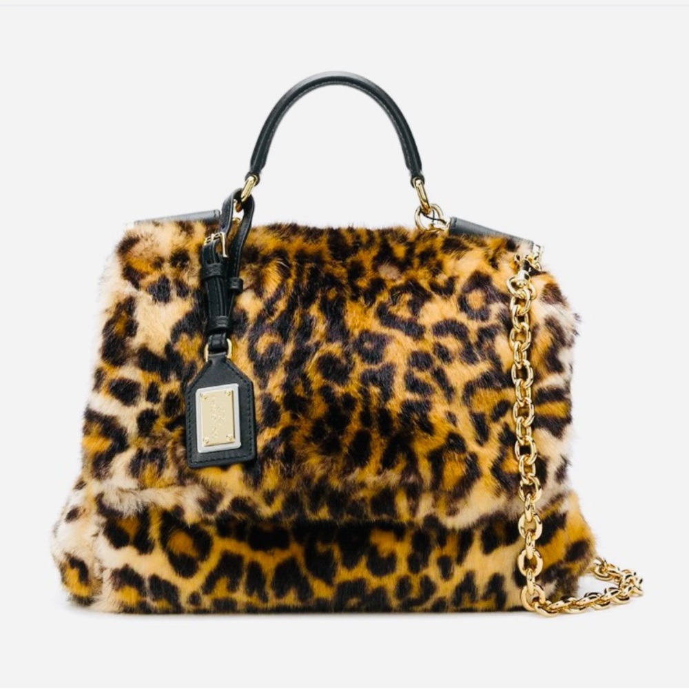 4 / of 5

DOLCE & GABBANA Leopard Print 
Am- Dolce & Gabbana Shoulder Bag